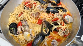 LINGUINE AI FRUTTI DI MARE FRESCHI Italian food official 2023 🍝🇮🇹😋 [upl. by Drusilla]