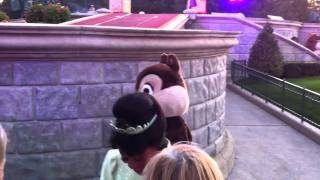 Disneyland Halloween 2010  Disney showtime spectacular  Knabbel en Babbel [upl. by Attekram]