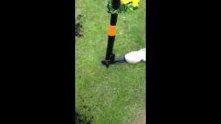 Fiskars Weed Puller Demo in 21 seconds [upl. by Dena139]