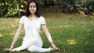 Jambes croisées dans le yoga et la méditation  detox de Apana vayu pat Maitri et YogaampVedas [upl. by Uaeb]