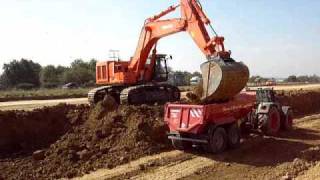 Hitachi 670 beläd Dumper LKW und Fendt Video2 [upl. by Aneeuq]