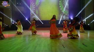 Indienne Danse Folklorique  Group Indien Divas [upl. by Ahsilrae458]