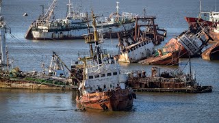 El Cementerio de Barcos Abandonados Una Aventura entre Reliquias Olvidadas del Mar [upl. by Arline]