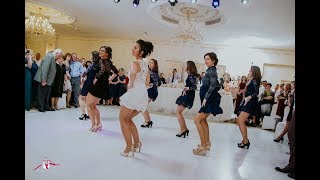 Esküvői meglepetés tánc a vőlegénynek 2018  Bride and bridesmaids surprise wedding dance [upl. by Eleph]