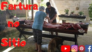 FARTURA NO SITIO  CARNE NA LATA TAVA ACABANDO PREPARAMOS OUTRO PORCO [upl. by Fortunio]