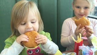 CUTE SISTERS SHARING LUNCH  FAMILY VLOG  THE WEISS LIFE [upl. by Valene]