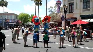 Universal Superstar Parade Chicken Dance [upl. by Maritsa]