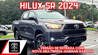 TOYOTA HILUX SR 2024 TURBO DIESEL 4X4 0KM COM NOVA MULTIMÍDIA DETALHES DO INTERIOR E EXTERIOR [upl. by Tillinger]