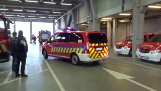 Uitruk brandweer Antwerpen gefilmd vanuit de kazerne 15042017 [upl. by Ardnazil]