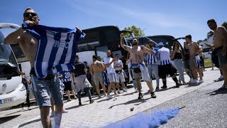 À boleia dos Super Dragões em dia de vitória na Luz [upl. by Nonnaihr593]