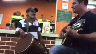 HOMEM SURPREENDE COM A SUA VOZ  CANTANDO EM INGLES [upl. by Colyer]