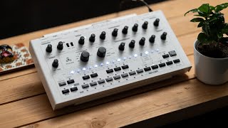 The best TB303 Clone  Avalon Bassline Overview [upl. by Roleat]