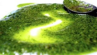 Comment Faire un Pesto alla Genovese au Basilic  Recette italienne Facile à Faire [upl. by Kain]