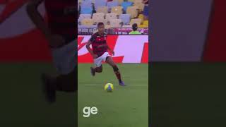 alex sandro mostra o segredo do sucesso do FLAMENGO soccer horts [upl. by Brunhild395]