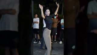 Sula Tibetan dance beauty [upl. by Gnanmas835]