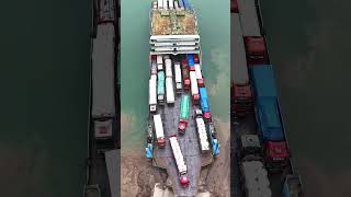 🚢Unloading the truck from the ship Heavyload roro ship on the Yangtze River truck shorts [upl. by Ynnaj460]