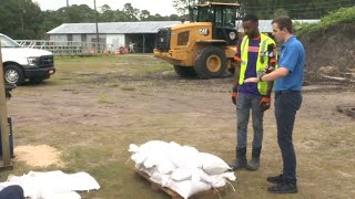 Heres how to use sand bags to prevent flooding [upl. by Mourant167]