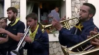 Los Divinos à la Feria dAiresurlAdour 2016 quotJveux du soleil amp Lili voulait aller danserquot [upl. by Flodnar]