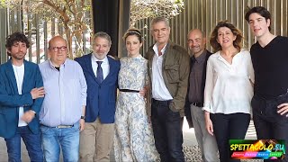 Comè umano Lui video photocall con Enzo Paci Elisabetta e Piero Villaggio e tutto il cast [upl. by Airdnaxila191]