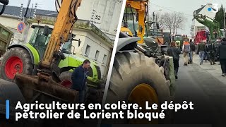 Agriculteurs en colère Le dépôt pétrolier de Lorient bloqué [upl. by Nilpik]