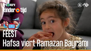 🎉 🥳 Hafsa viert Ramazan Bayramı  FEEST Kindertijd KRONCRV [upl. by Maisey649]