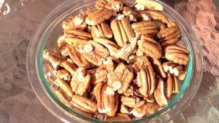 THE EASIEST WAY TO SHELL AND CRACK PECANS UNDER 30 SECONDS [upl. by Morley]