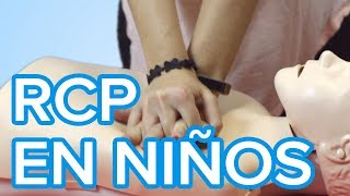 Cómo hacer la RCP o Reanimación cardiopulmonar en niños [upl. by Letnom950]