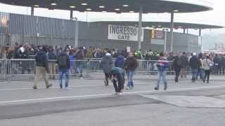 Milan  Spezia 15114 Arrivo tifosi Spezia a San Siro [upl. by Anircam]