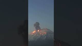 Volcán Popocatépetl hace erupción [upl. by Aetnahs721]